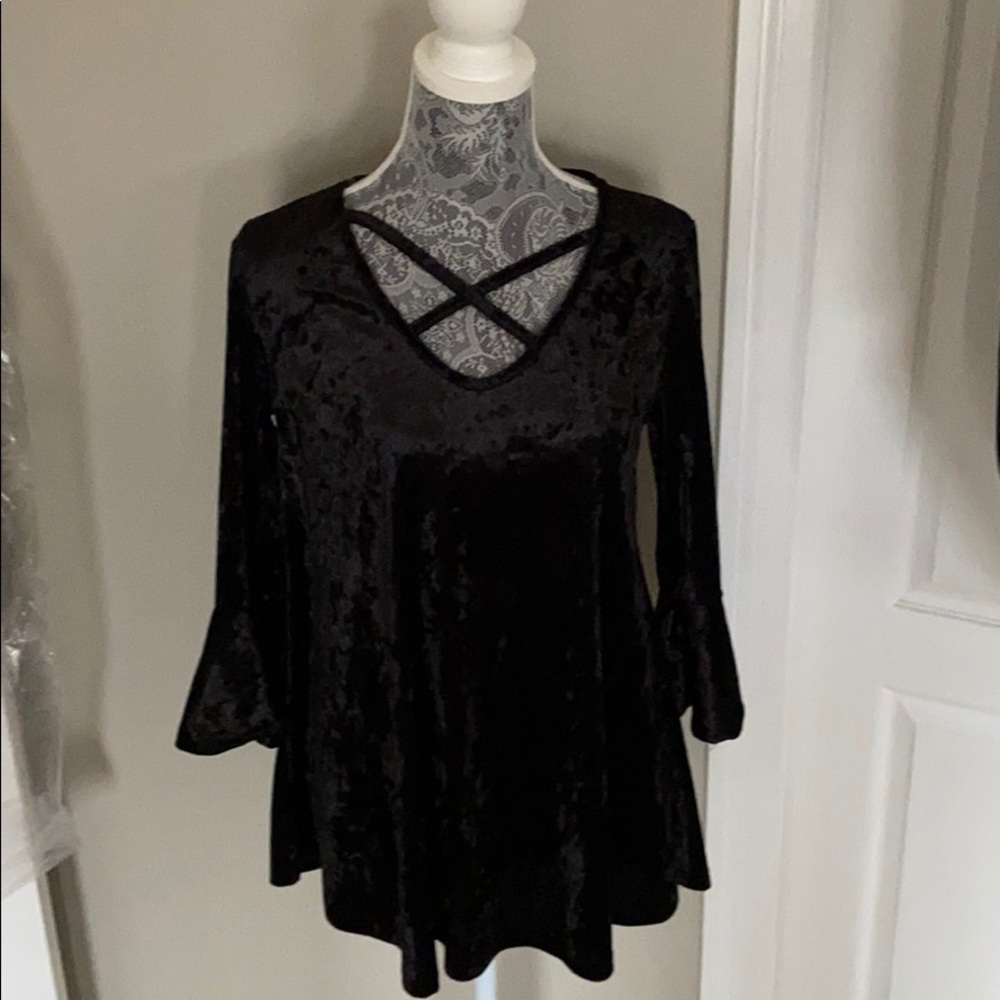 Women’s velvet top
